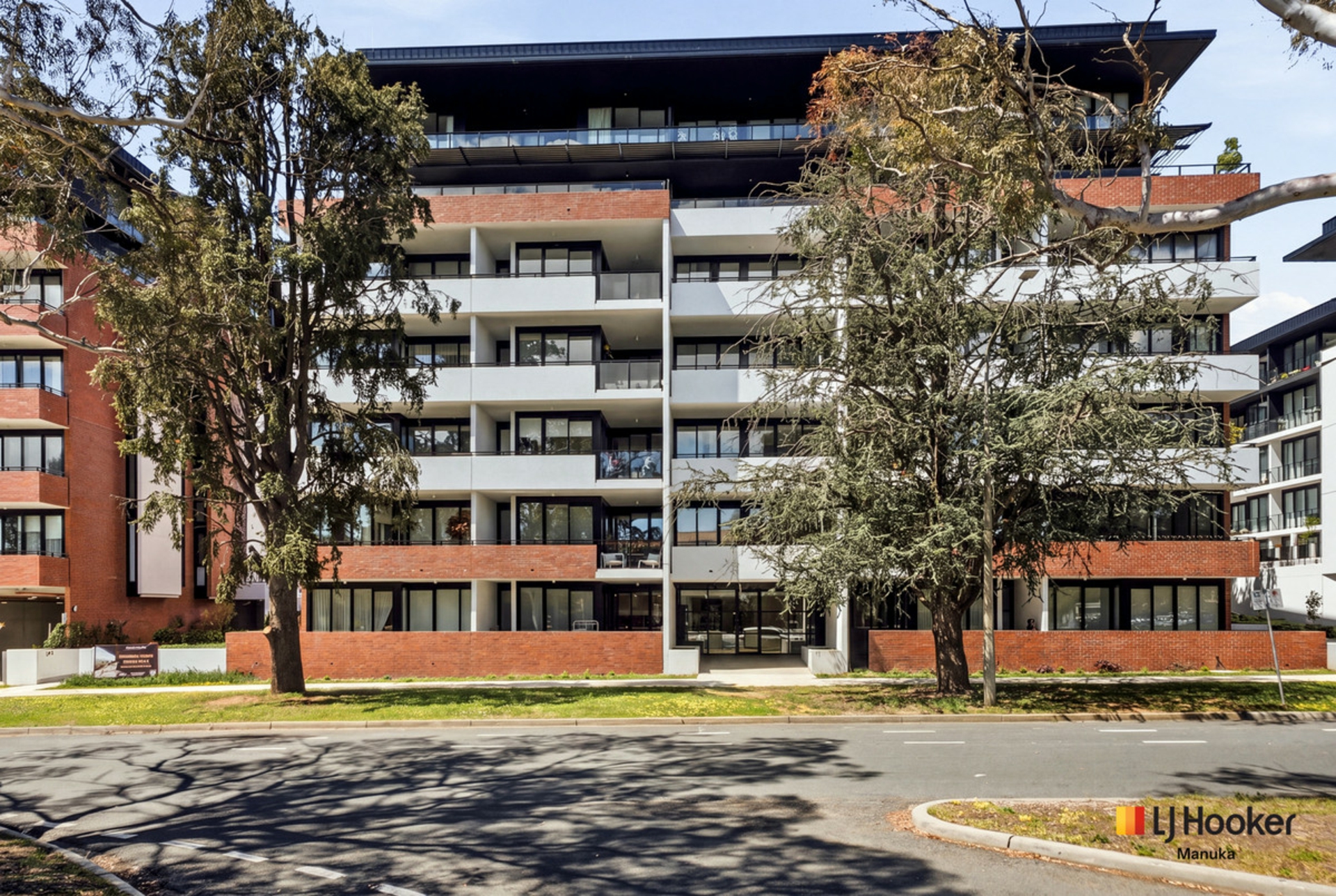 132/19 Captain Cook Crescent — photo 24 of 25