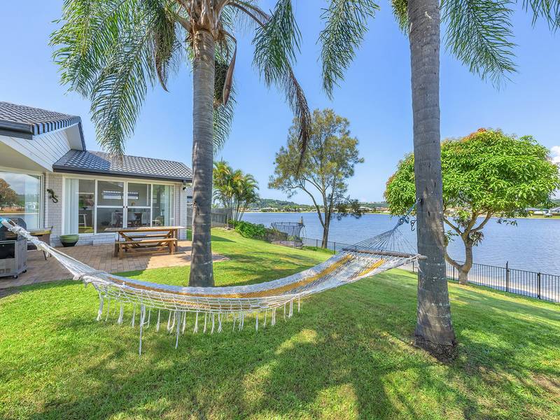 60 Auk Avenue, BURLEIGH WATERS