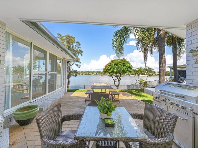 60 Auk Avenue, BURLEIGH WATERS