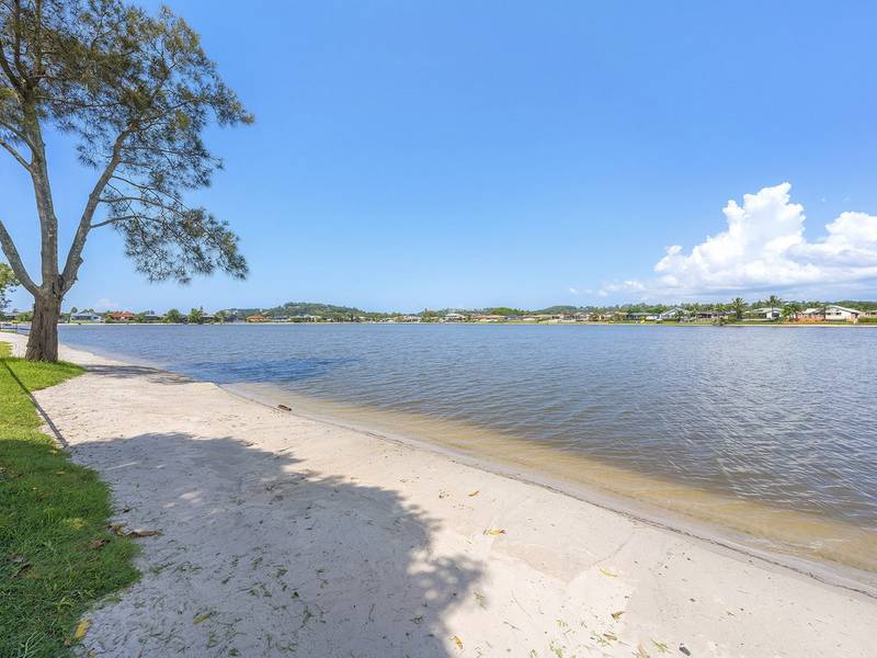 60 Auk Avenue, BURLEIGH WATERS