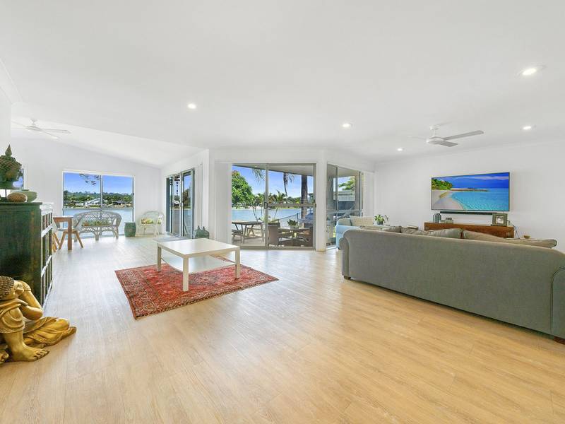 60 Auk Avenue, BURLEIGH WATERS