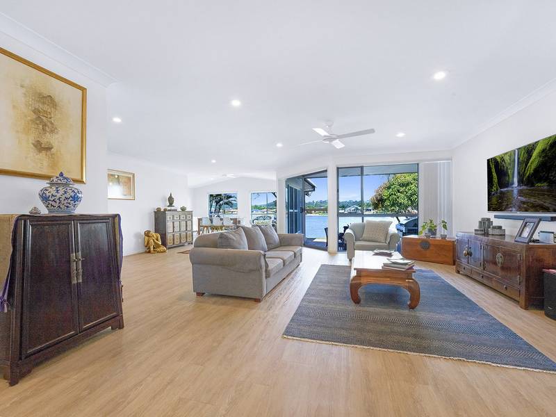 60 Auk Avenue, BURLEIGH WATERS