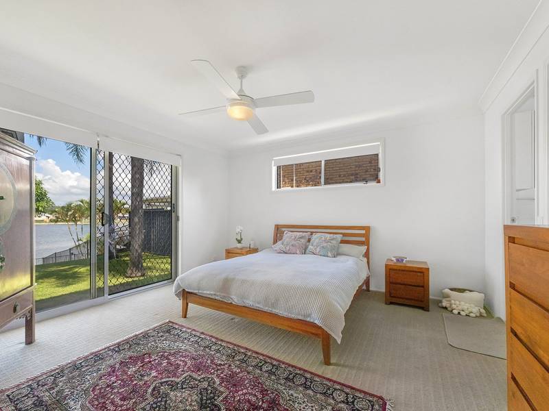 60 Auk Avenue, BURLEIGH WATERS