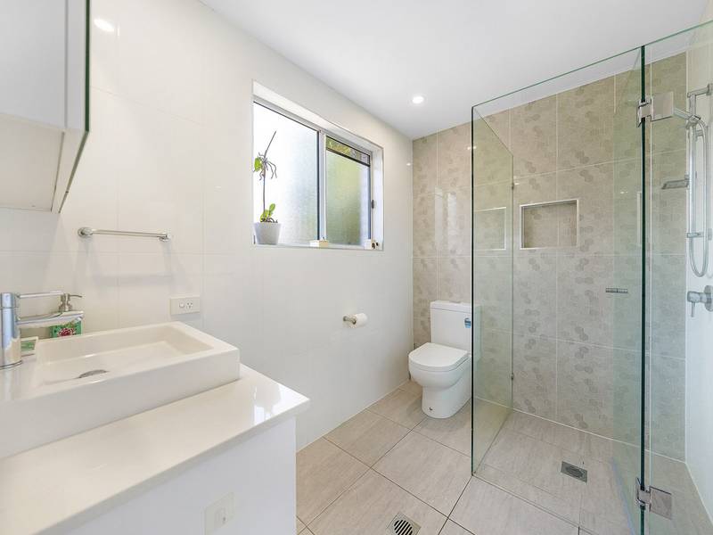 60 Auk Avenue, BURLEIGH WATERS