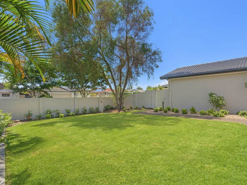 60 Auk Avenue, BURLEIGH WATERS
