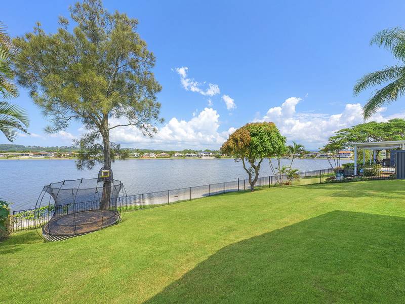 60 Auk Avenue, BURLEIGH WATERS