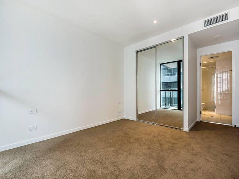 1102/50 Surf Parade, BROADBEACH