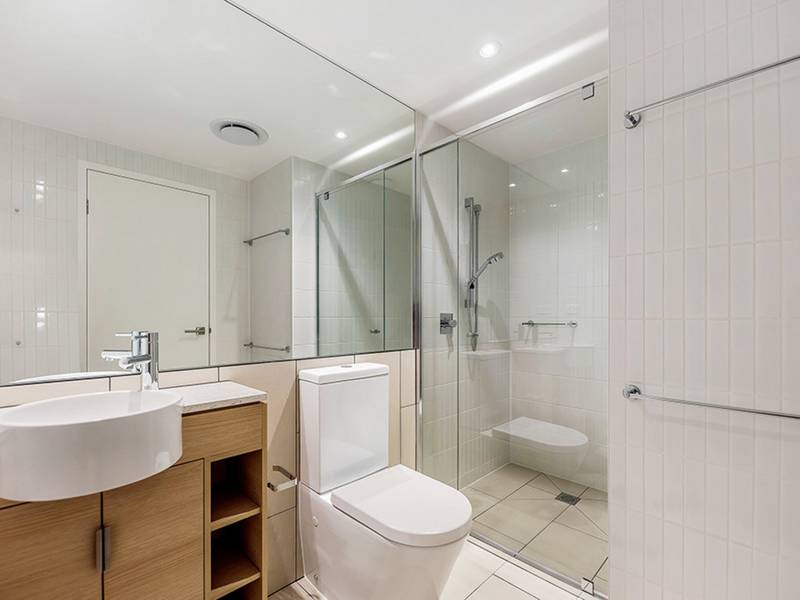 1102/50 Surf Parade, BROADBEACH