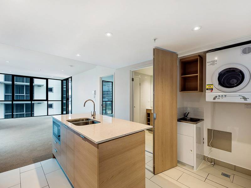 1102/50 Surf Parade, BROADBEACH