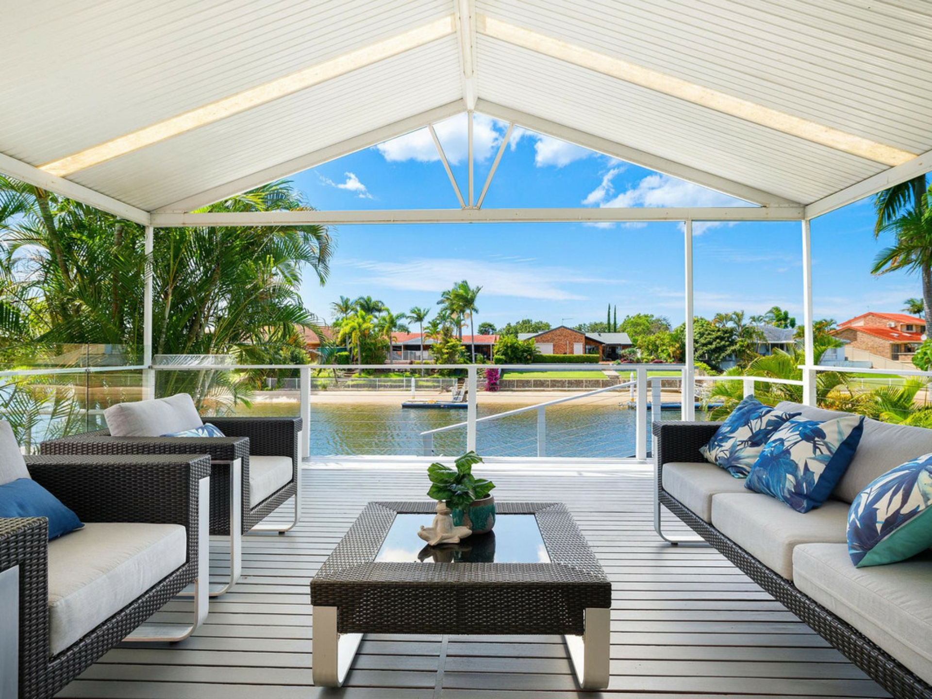 8 Wollundry Place, MERMAID WATERS