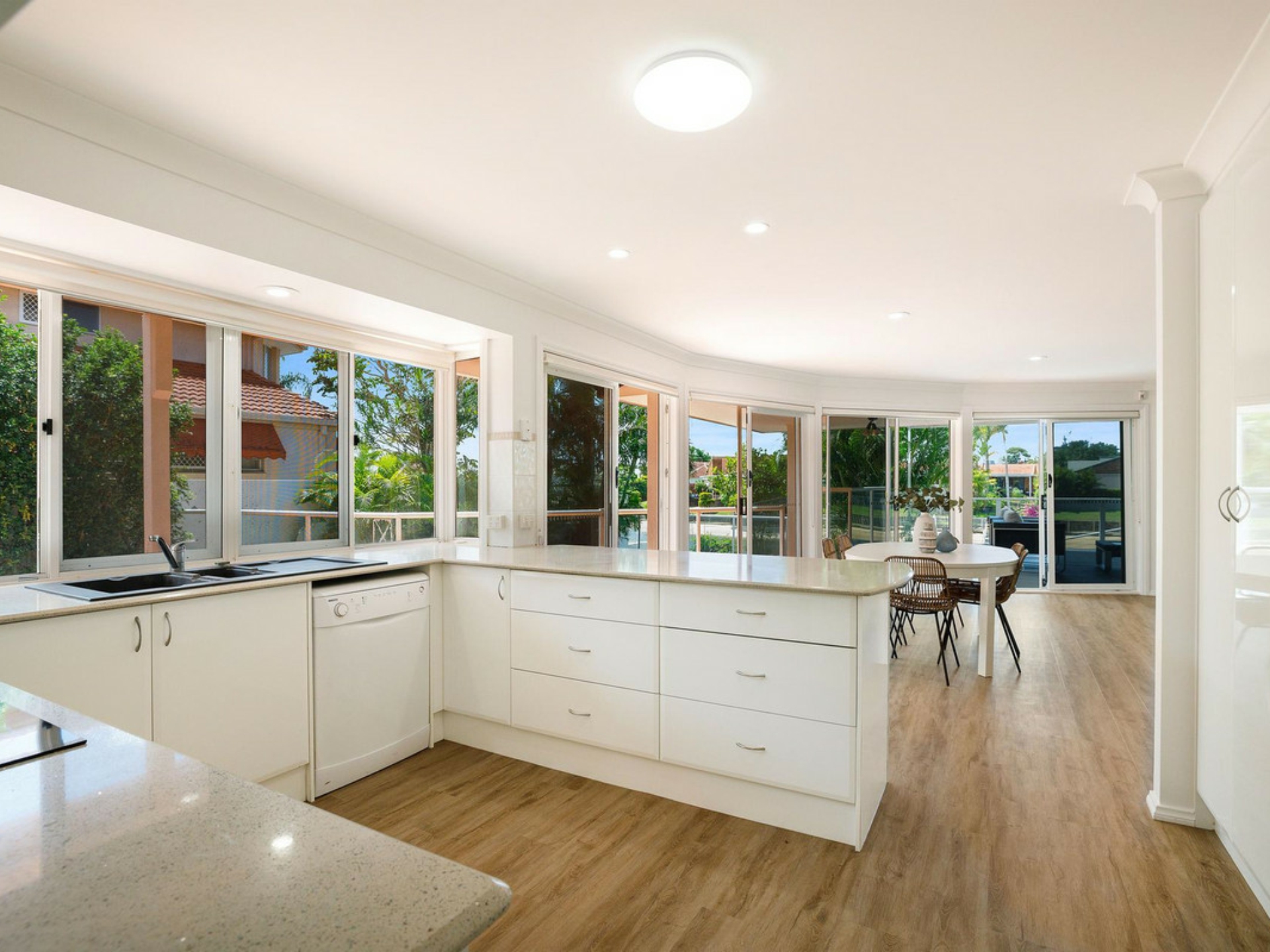 8 Wollundry Place, MERMAID WATERS
