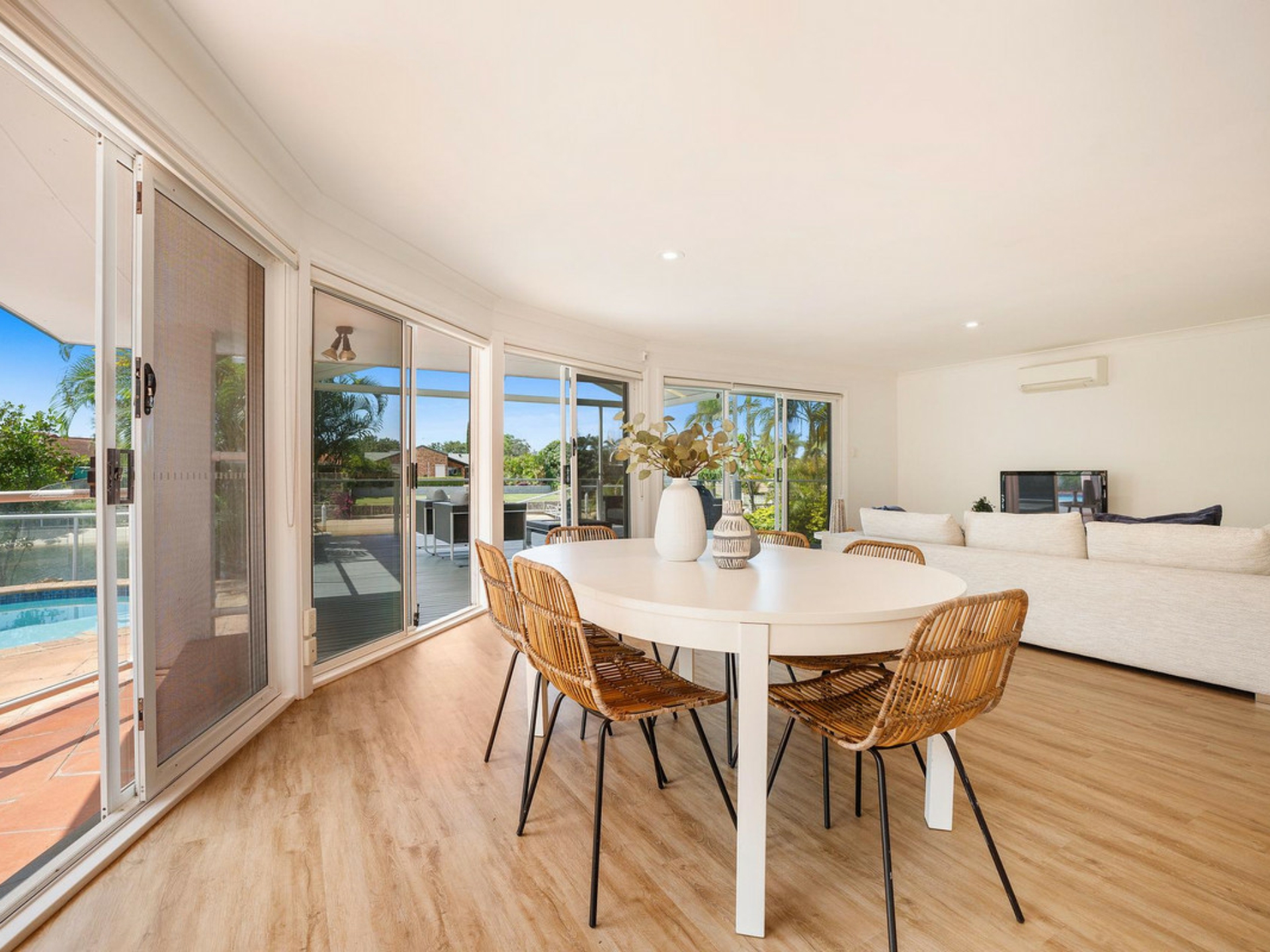8 Wollundry Place, MERMAID WATERS