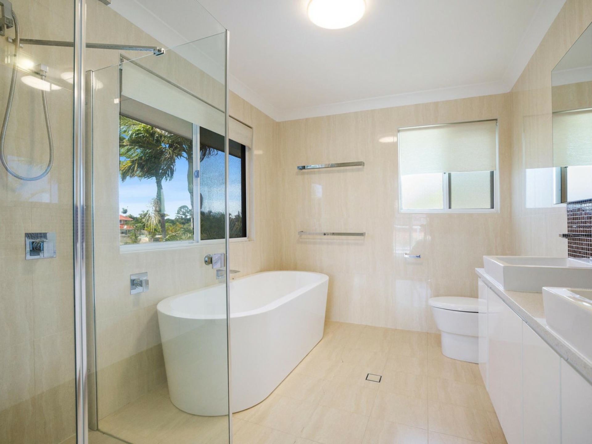8 Wollundry Place, MERMAID WATERS