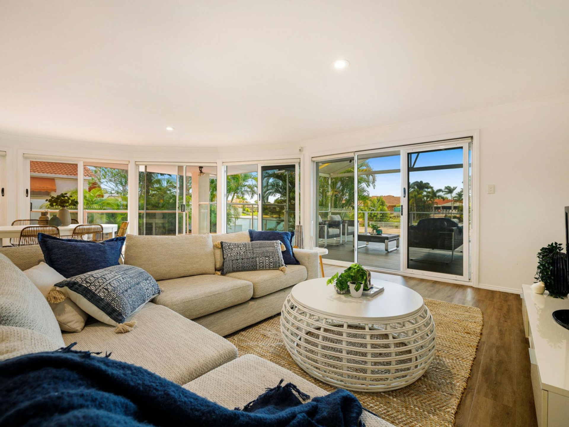 8 Wollundry Place, MERMAID WATERS