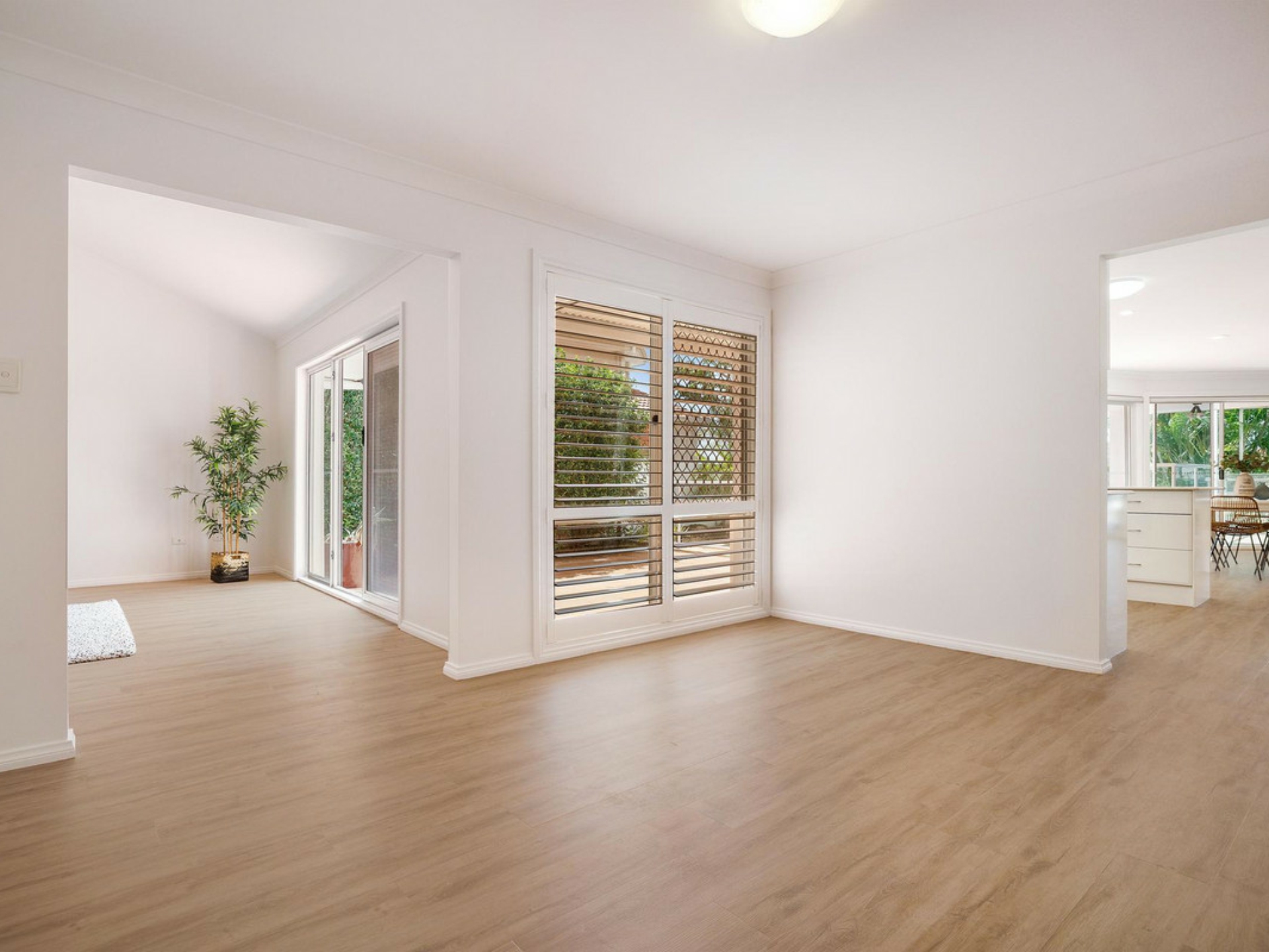 8 Wollundry Place, MERMAID WATERS