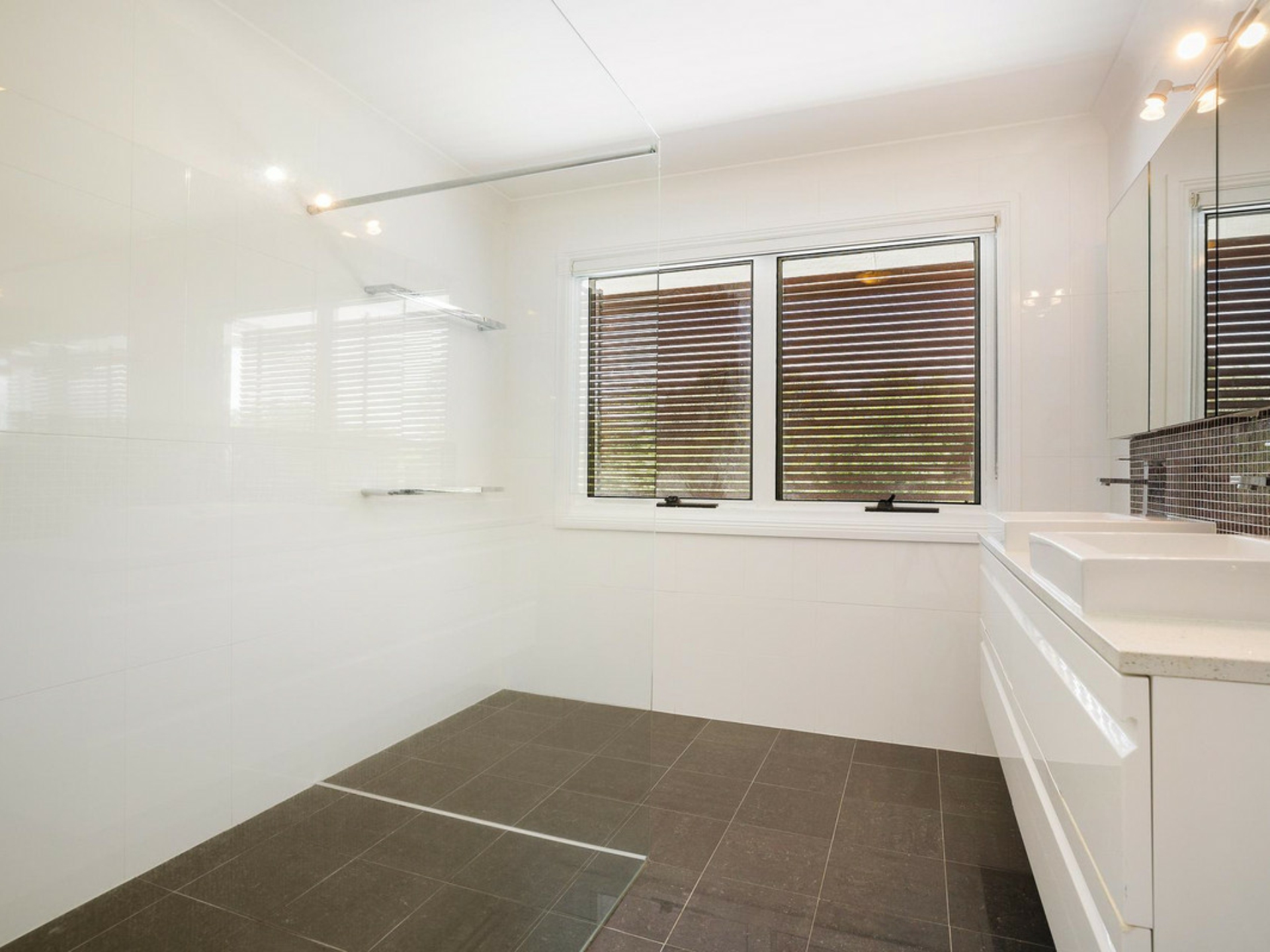 8 Wollundry Place, MERMAID WATERS
