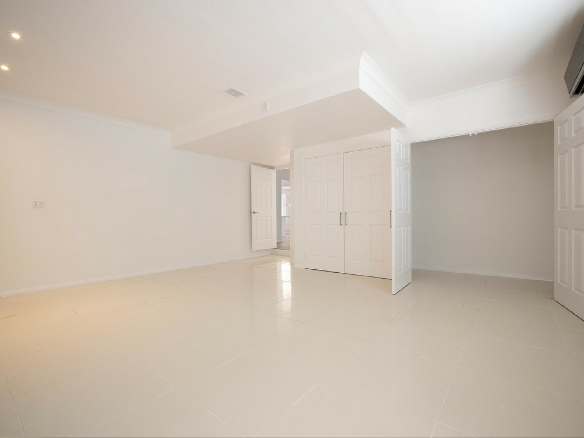 8 Wollundry Place, MERMAID WATERS