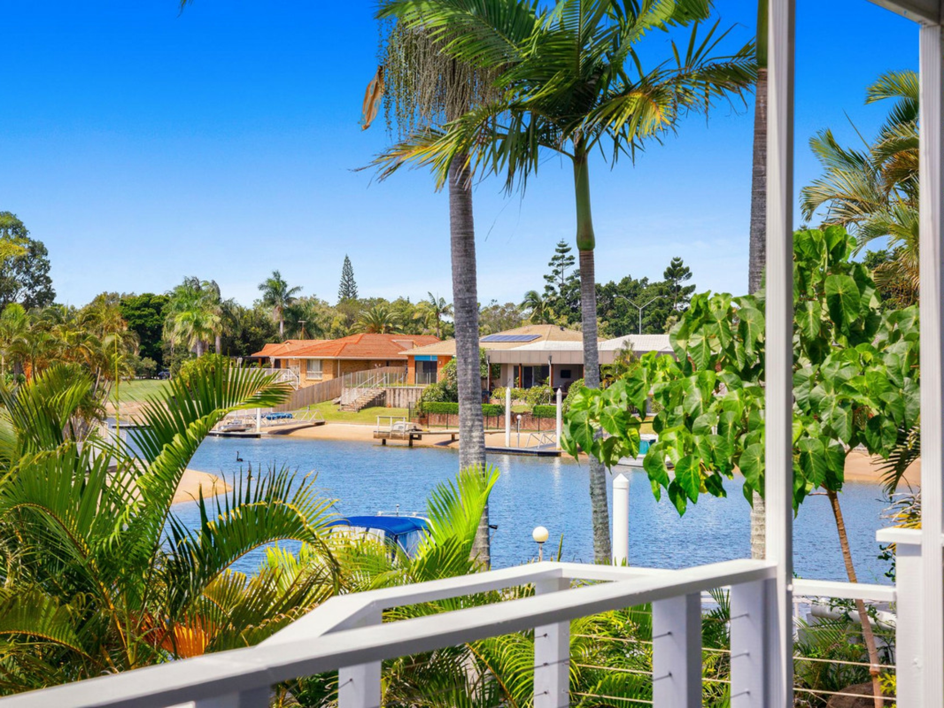 8 Wollundry Place, MERMAID WATERS