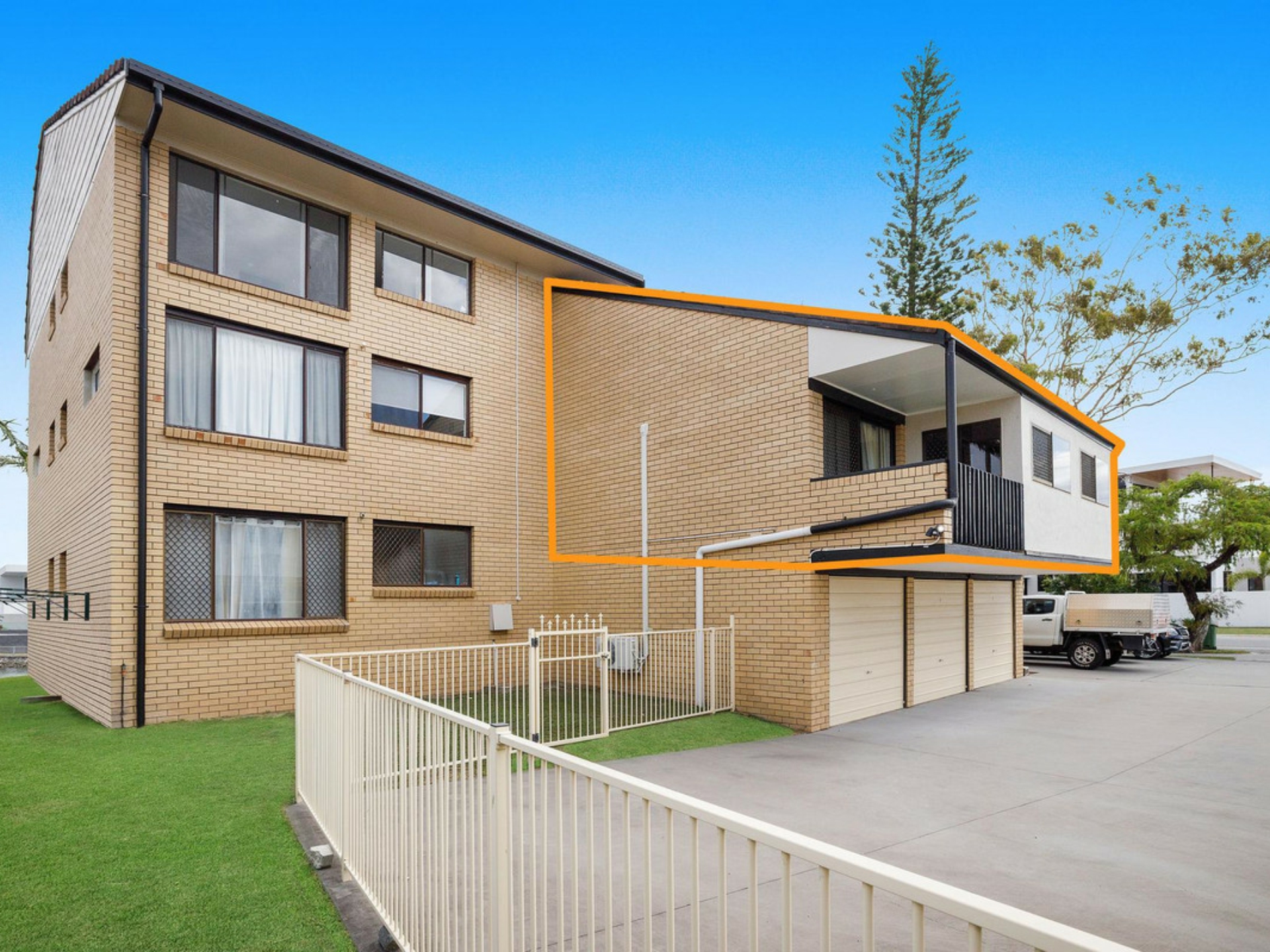 4/18 Sunshine Boulevard Broadbeach Waters QLD