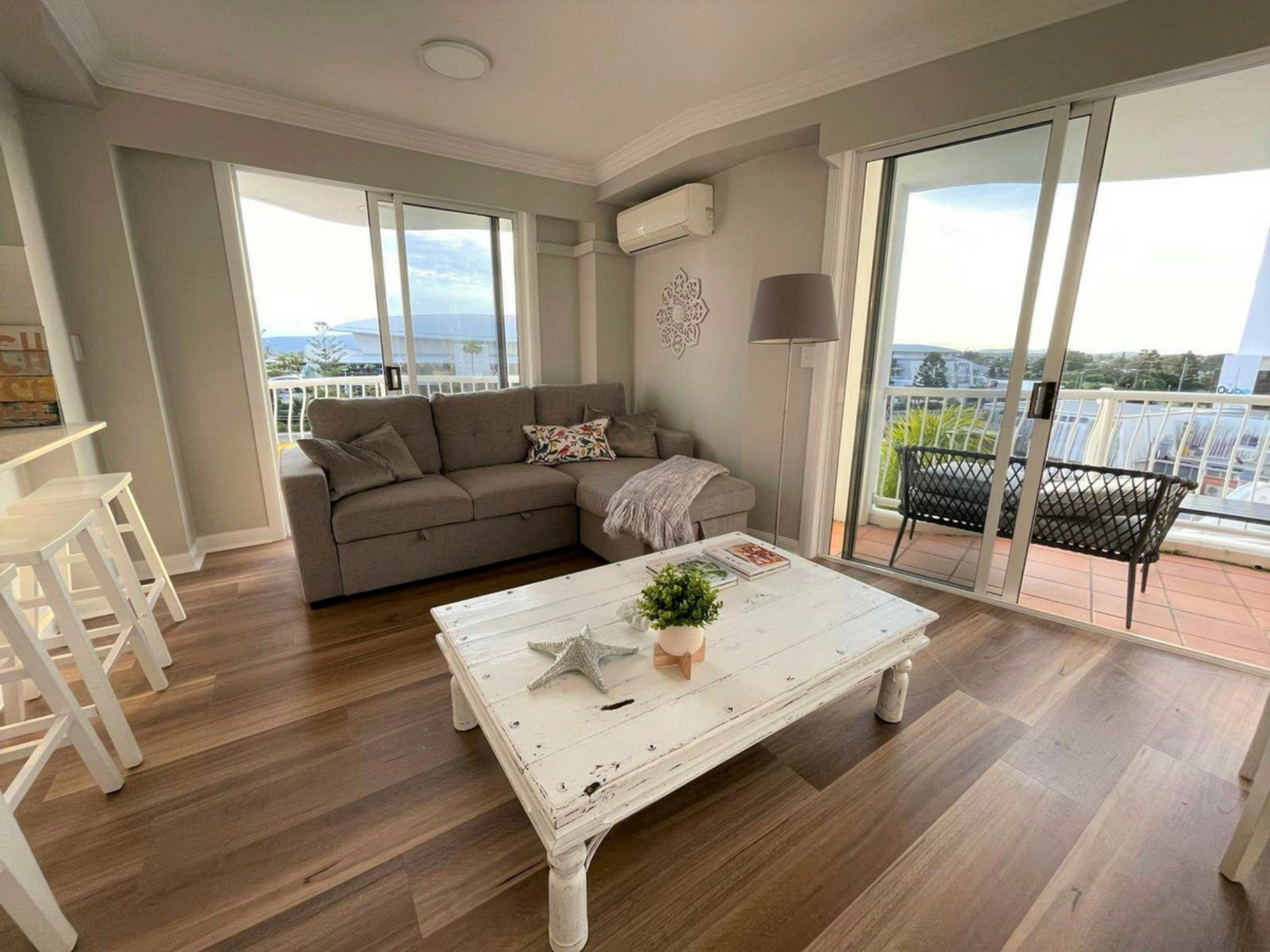 1402/24 Queensland Avenue, BROADBEACH