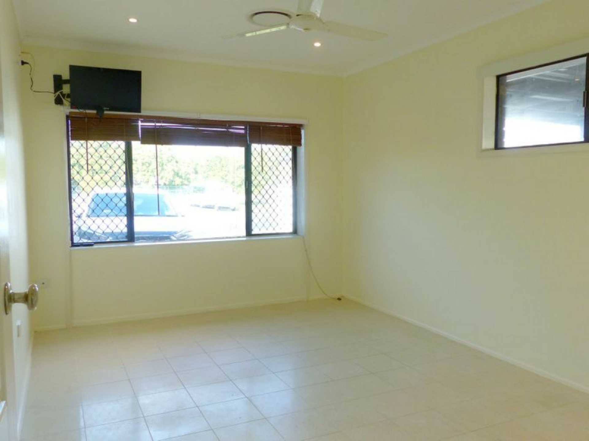 13 Collins Crescent, BENOWA