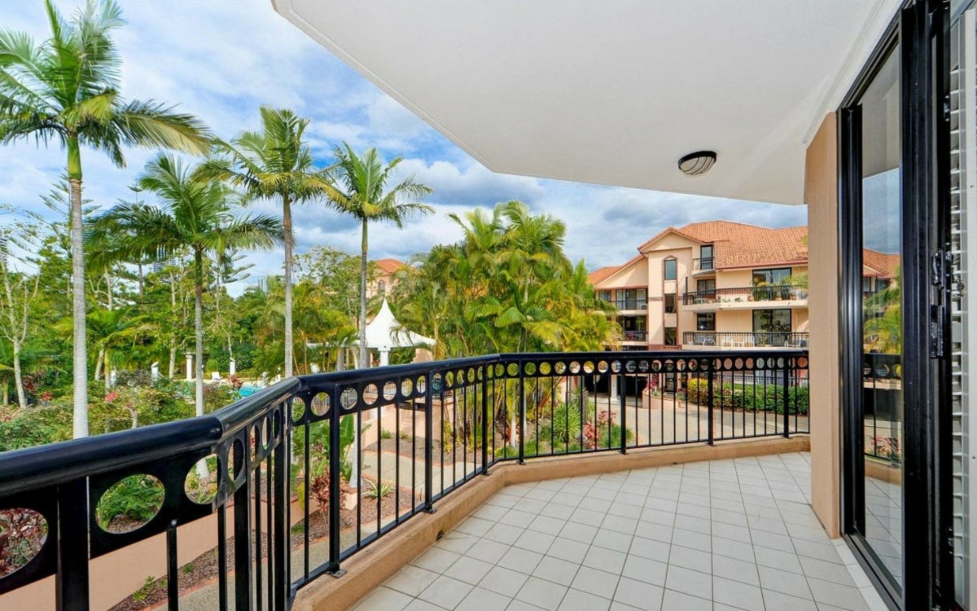 7/3-7 Eady Avenue, BROADBEACH WATERS