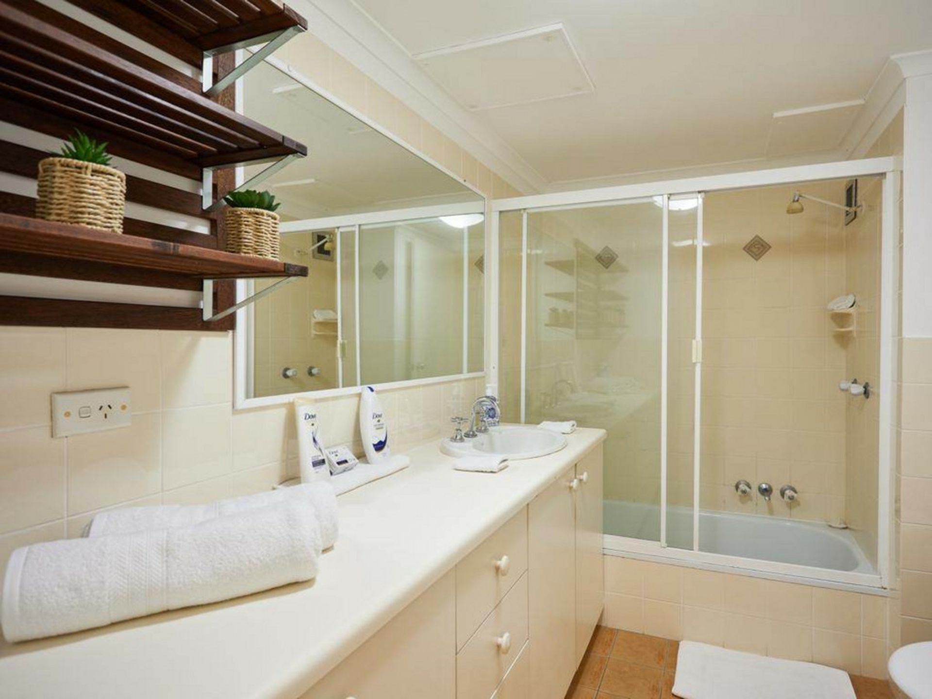 10/24 Chelsea Avenue, BROADBEACH
