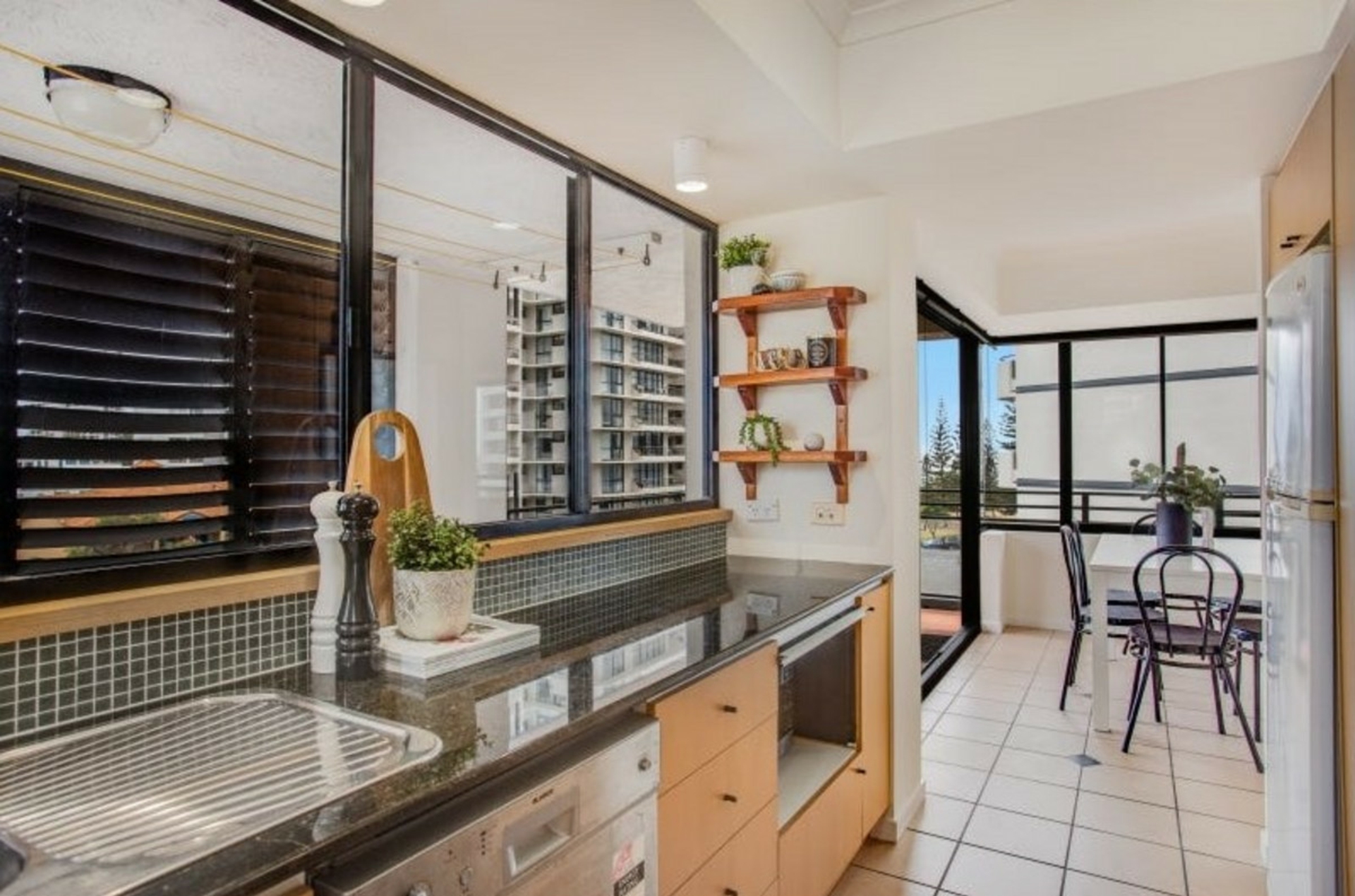11/10 Albert Avenue, BROADBEACH