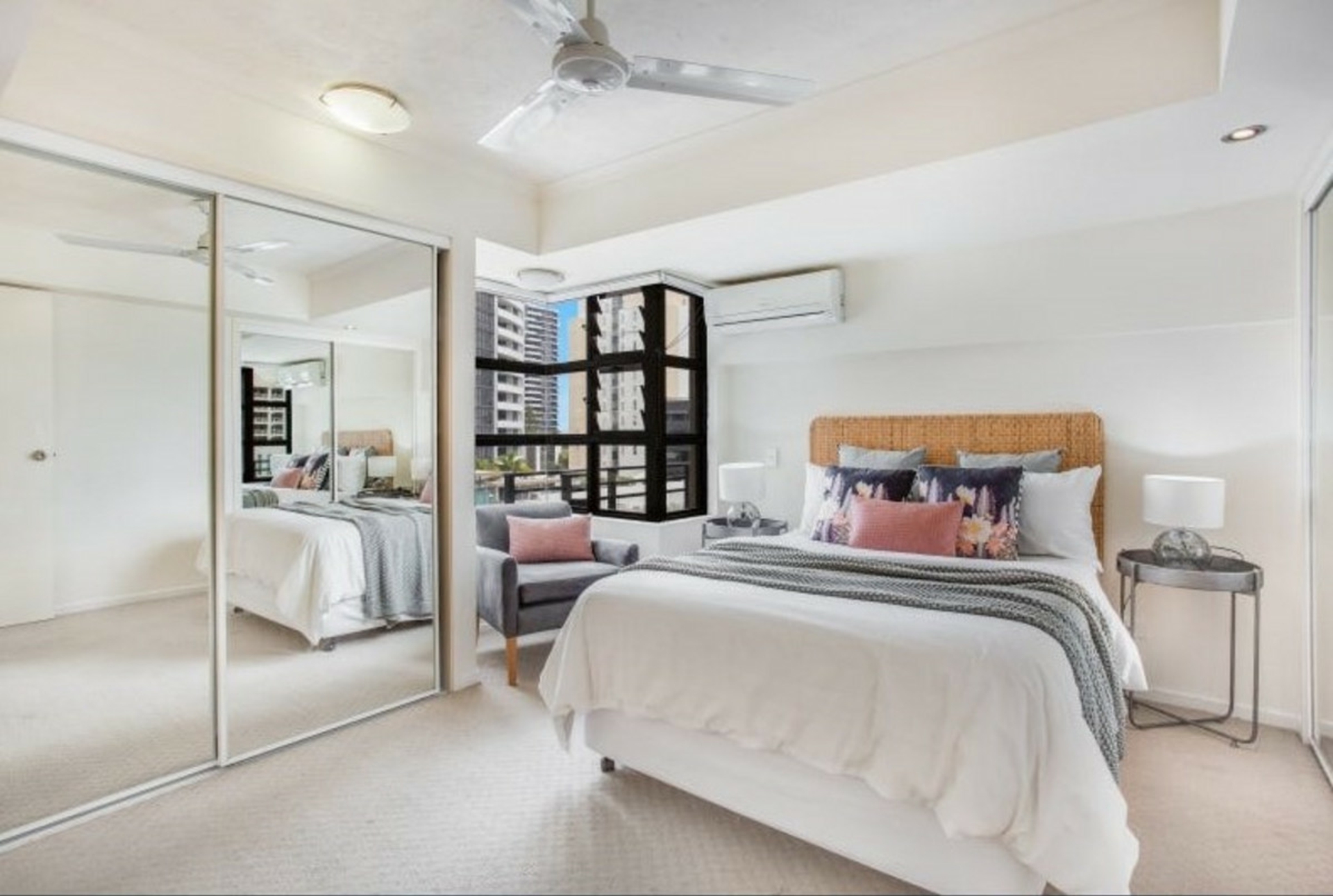 11/10 Albert Avenue, BROADBEACH