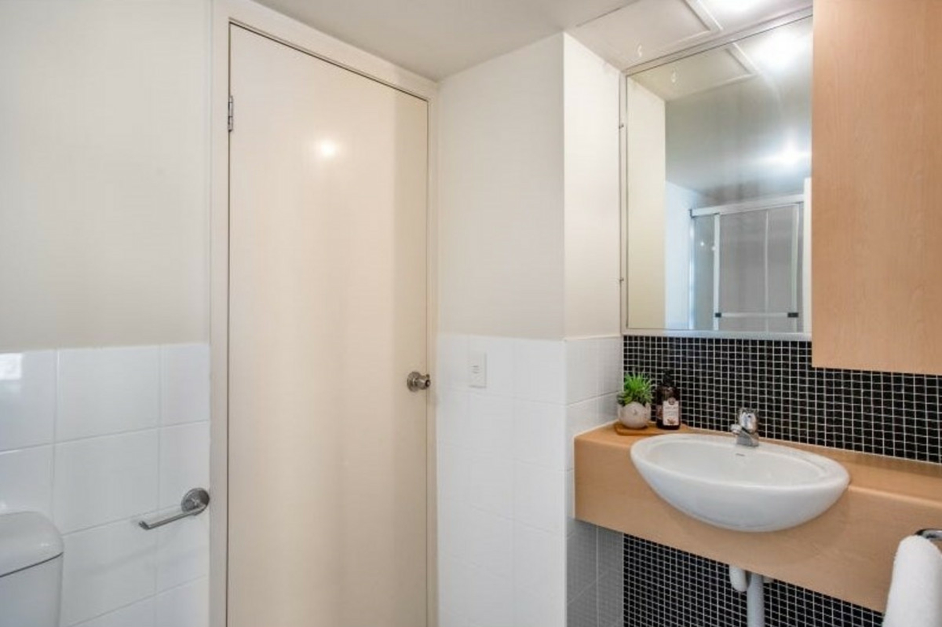 11/10 Albert Avenue, BROADBEACH