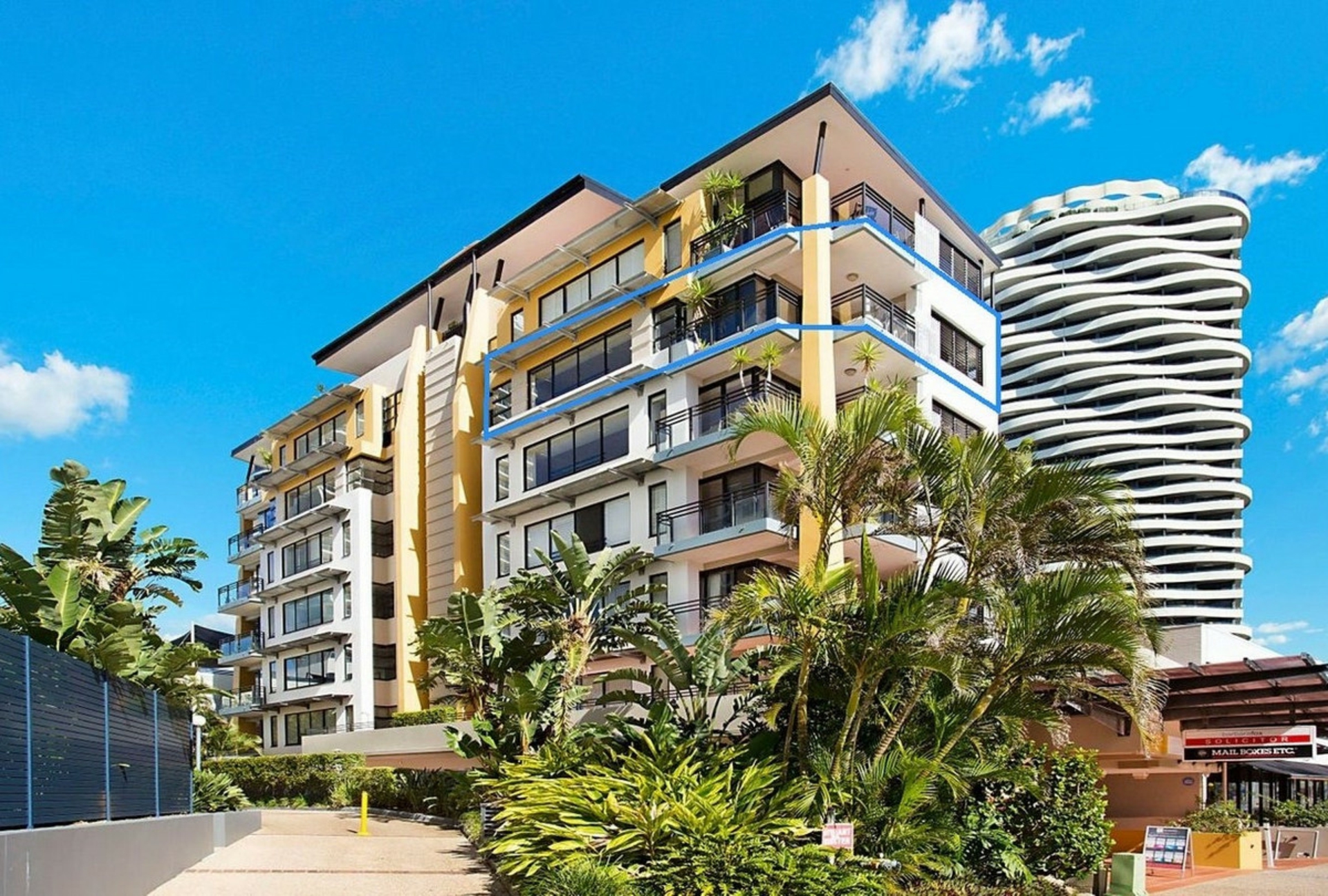 11/10 Albert Avenue, BROADBEACH