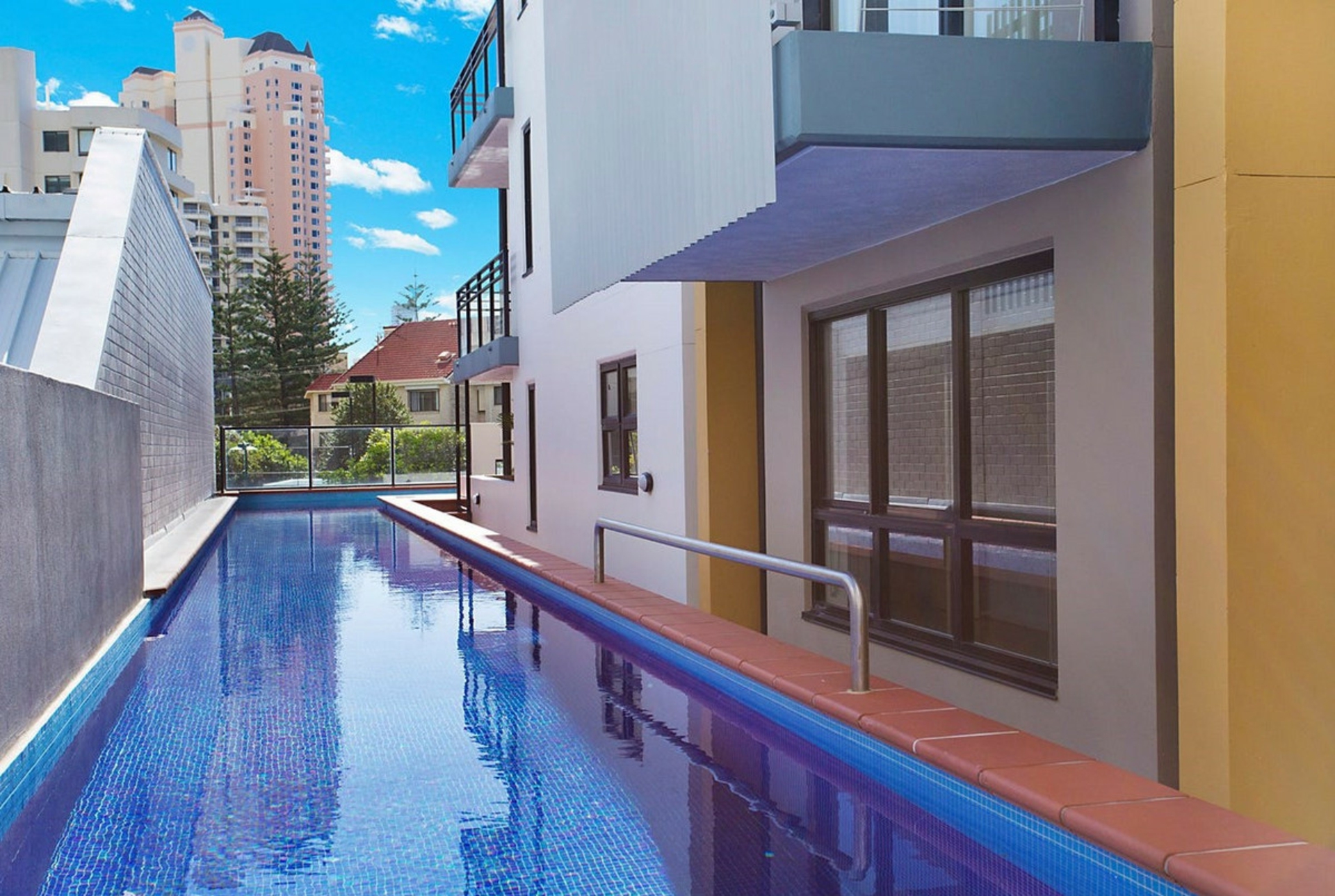 11/10 Albert Avenue, BROADBEACH