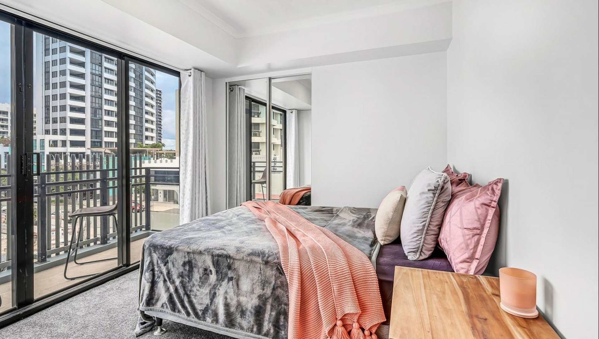 8/10 Albert Avenue, BROADBEACH