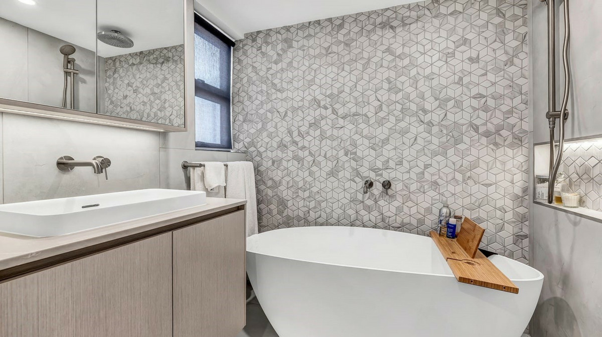 8/10 Albert Avenue, BROADBEACH