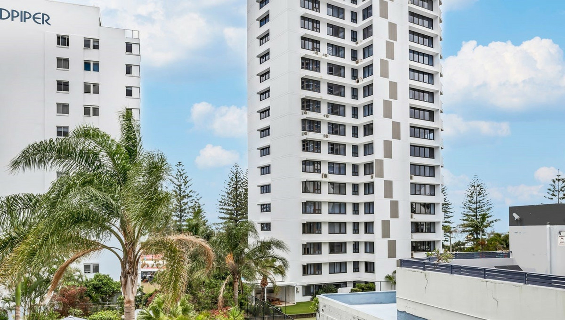 8/10 Albert Avenue, BROADBEACH