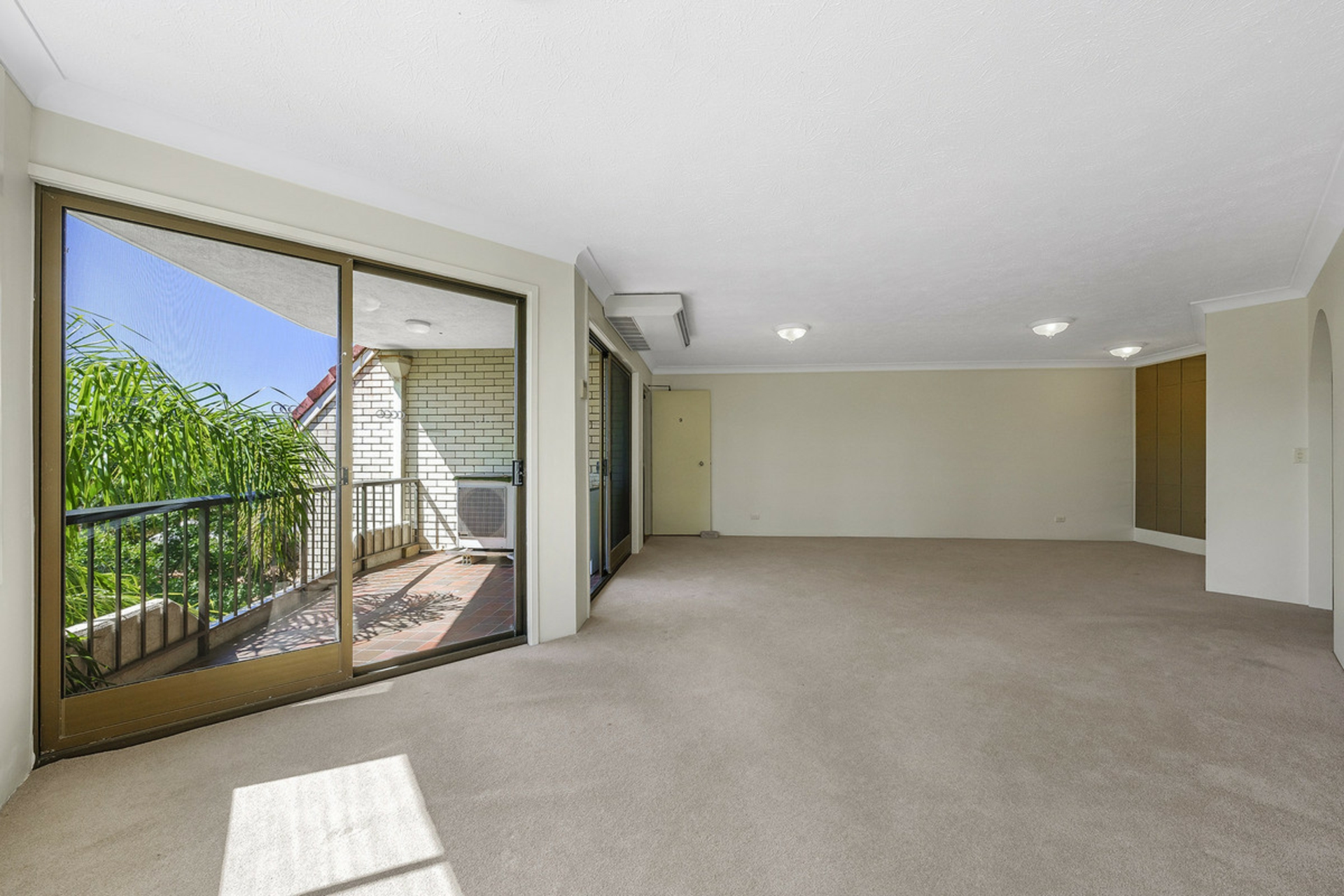 9/8-10 Queensland Avenue, BROADBEACH