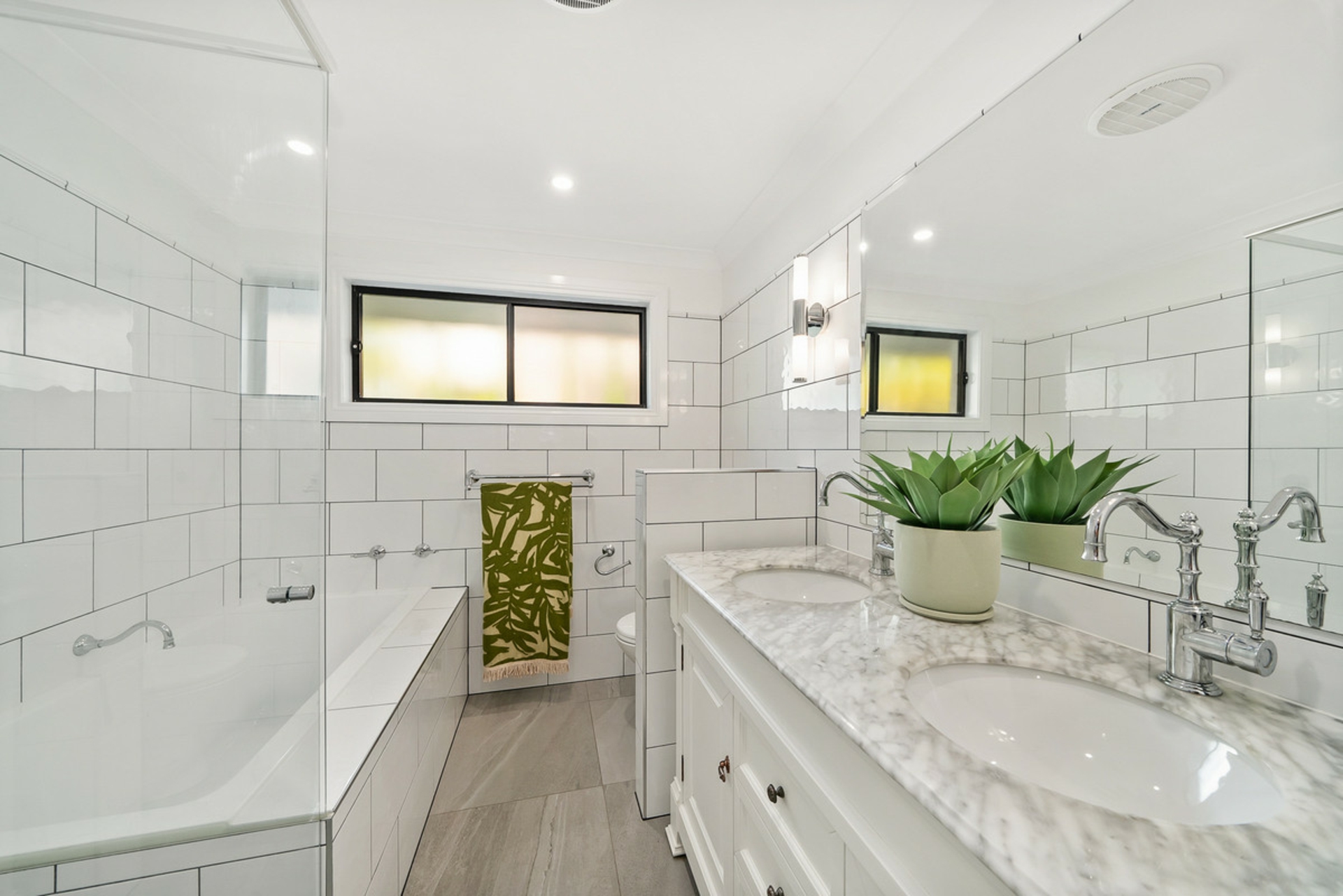 140 Burleigh Street, BURLEIGH WATERS