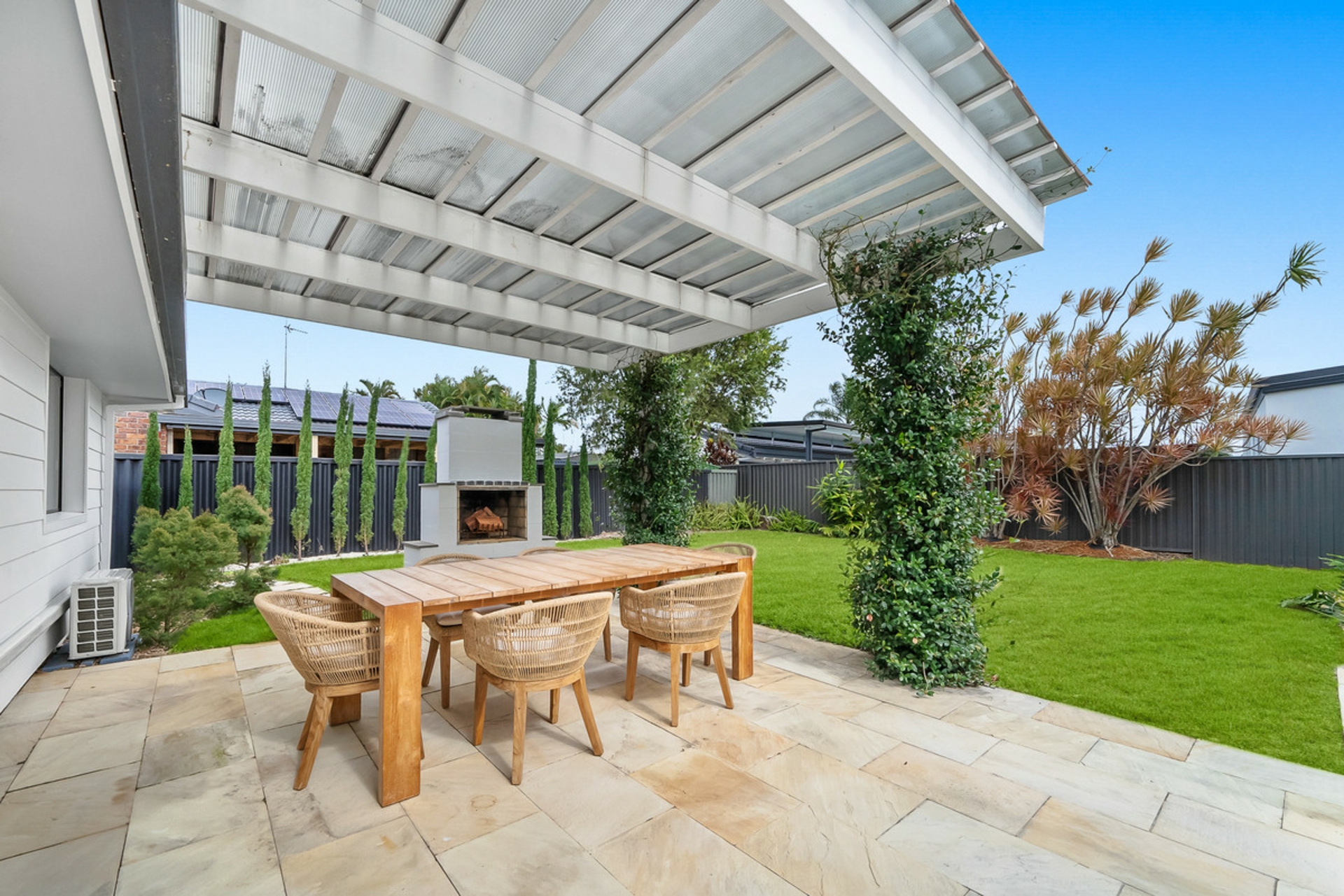 140 Burleigh Street, BURLEIGH WATERS