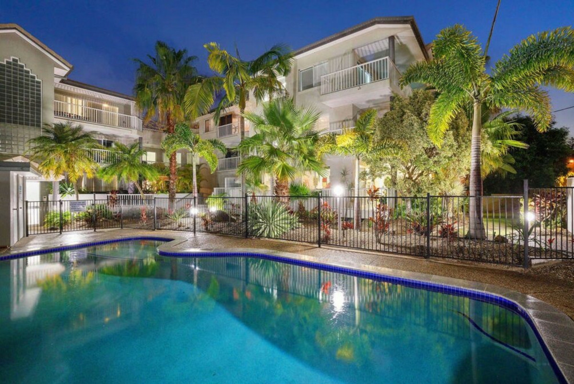 10/10 Rosewood Avenue, BROADBEACH