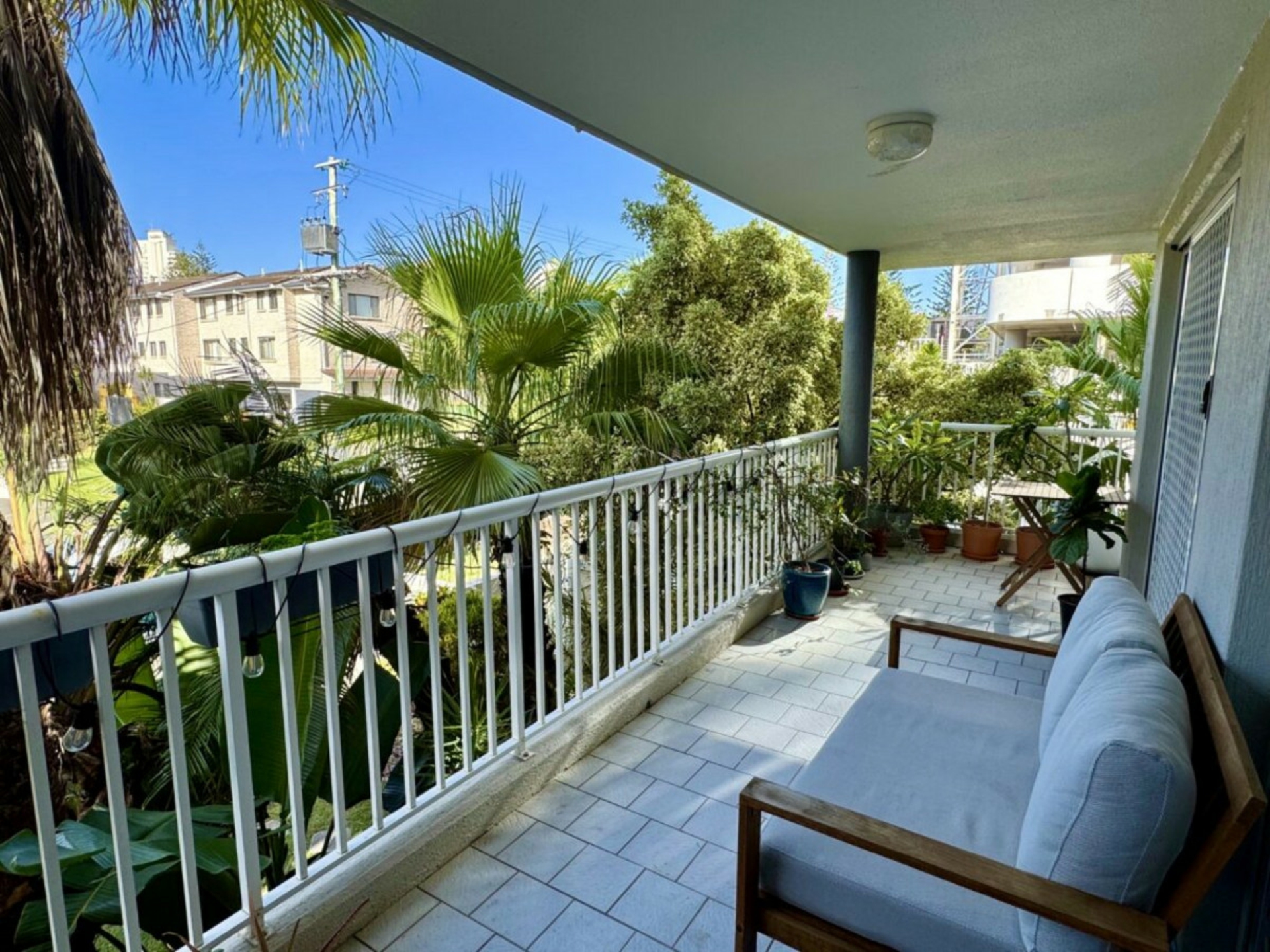 10/10 Rosewood Avenue, BROADBEACH