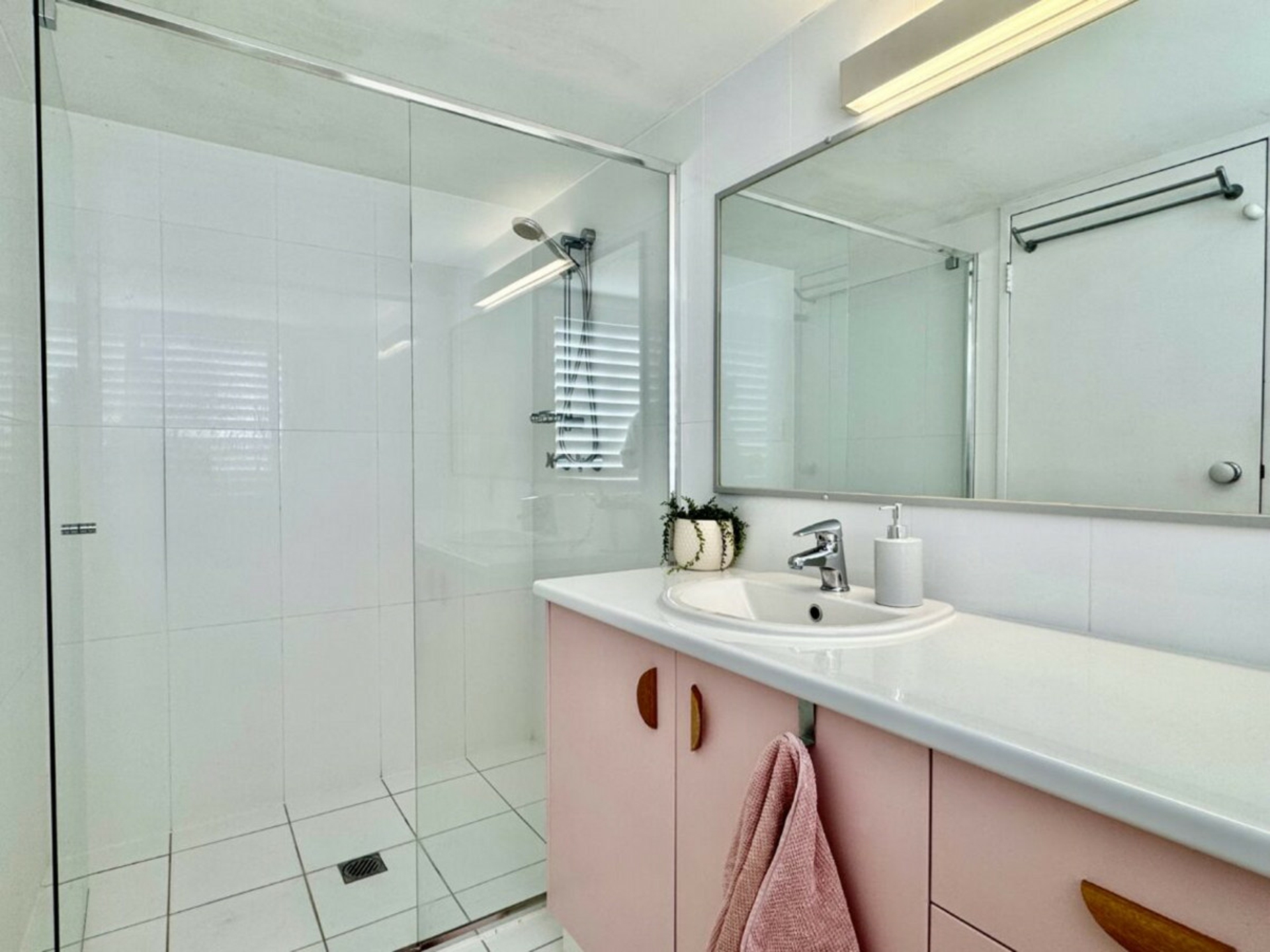 10/10 Rosewood Avenue, BROADBEACH