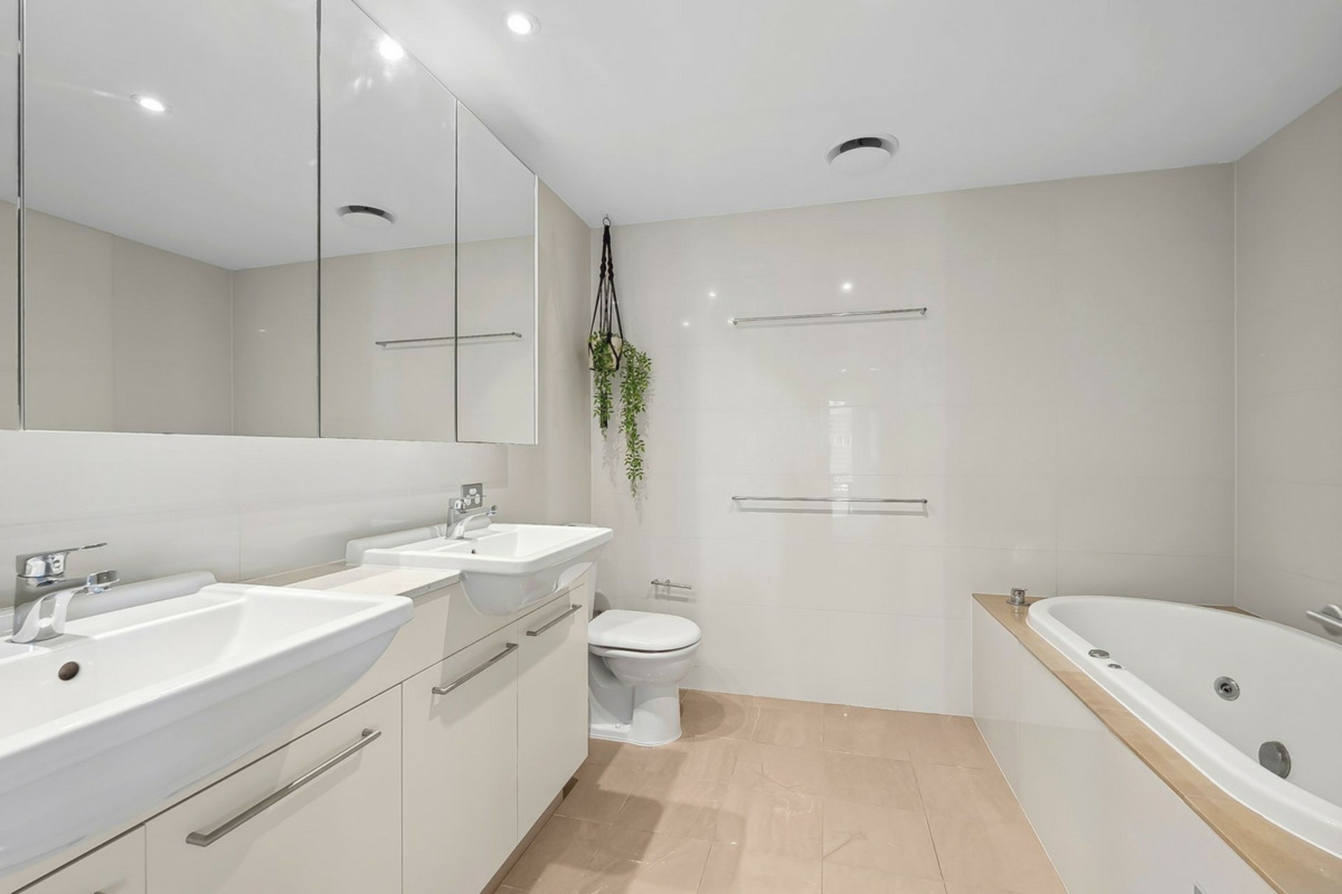 2904/22 Surf Parade, BROADBEACH
