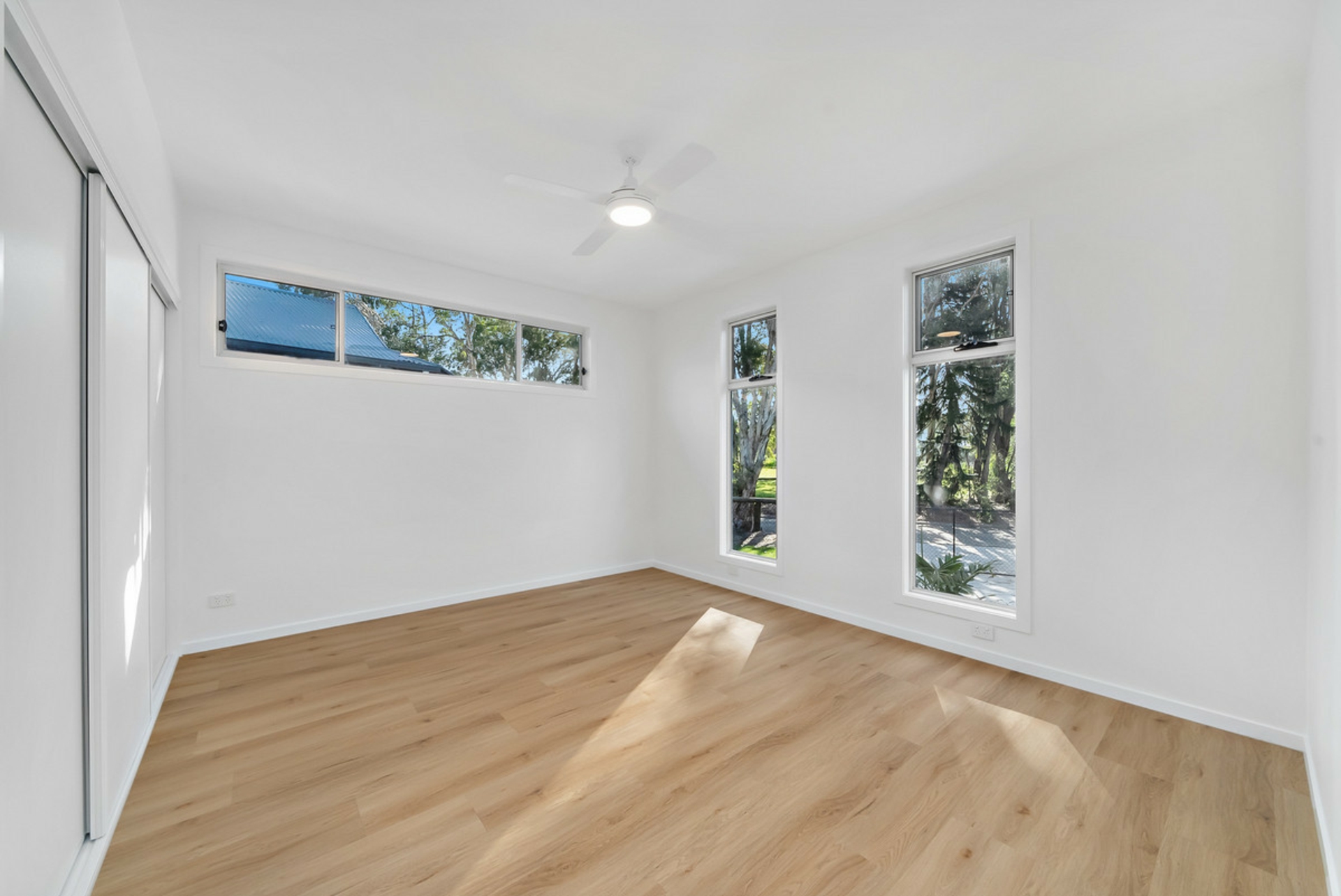 8 Kookaburra Crt, SOUTH STRADBROKE