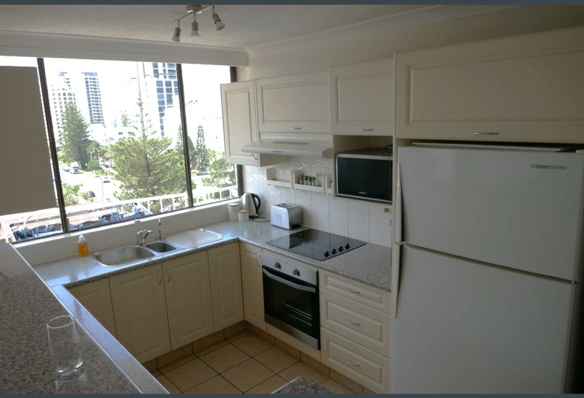 26/5 Queensland Avenue, BROADBEACH
