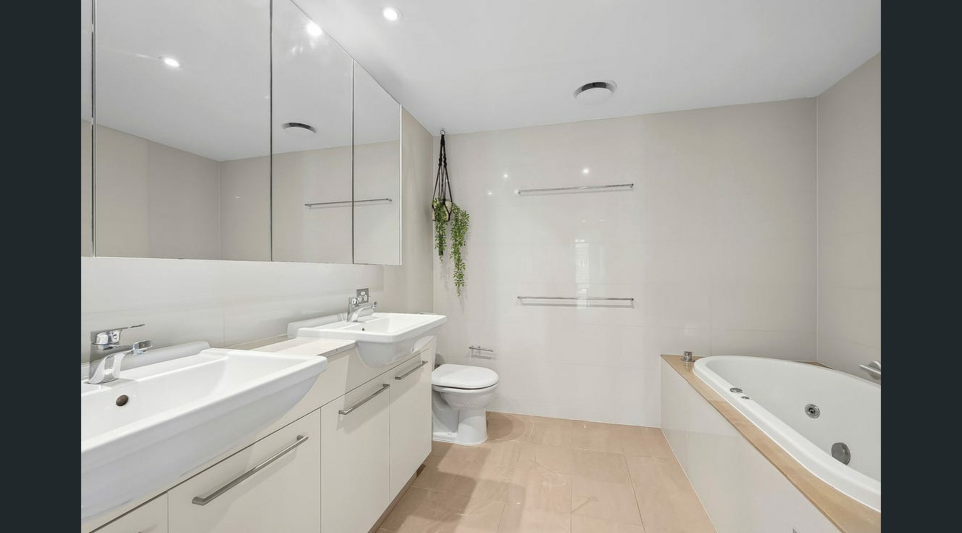 2904/22 Surf Parade, BROADBEACH