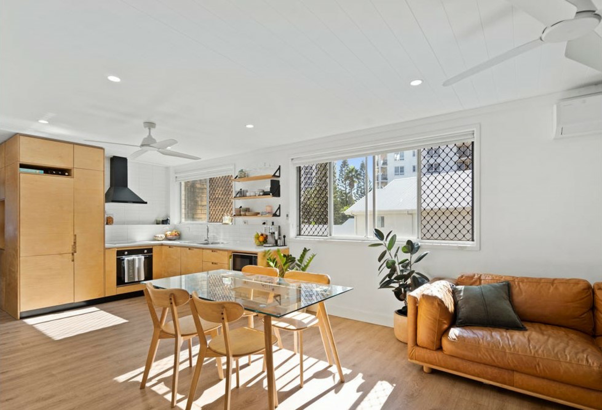 6/21 First Avenue, SURFERS PARADISE