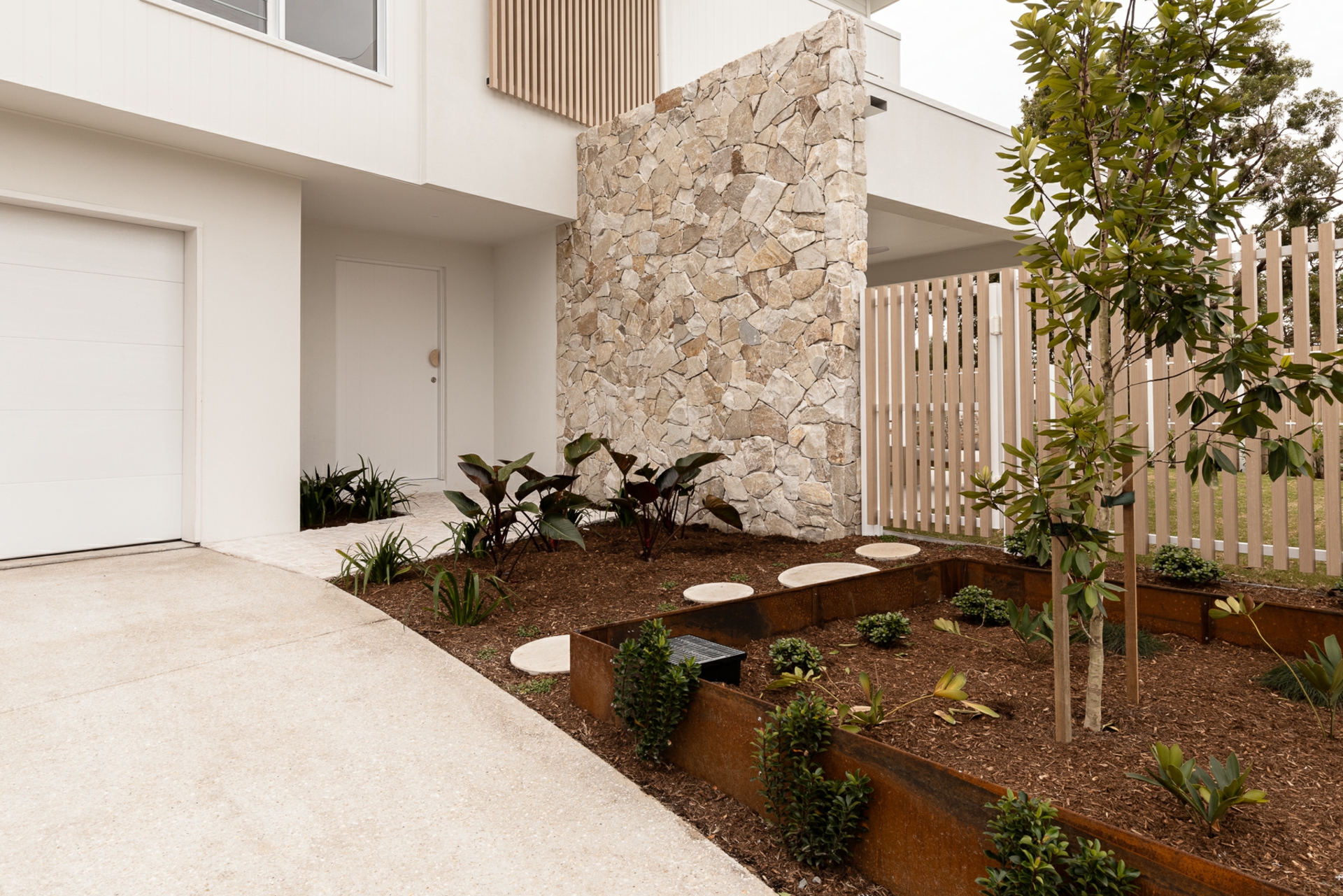 1 Tween Court, MERMAID WATERS