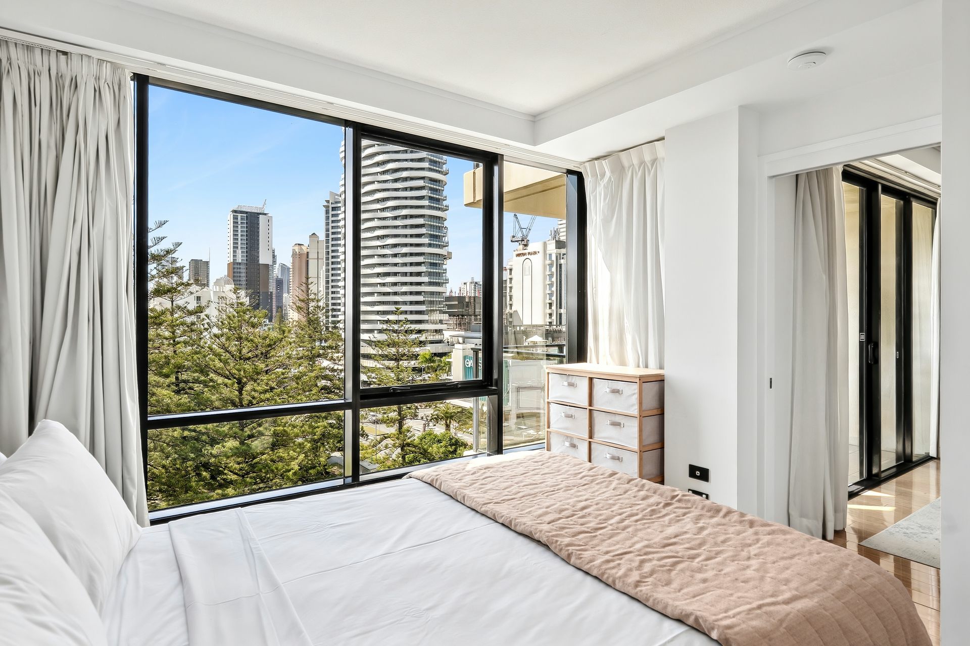 704/2685-2689 Gold Coast Highway — photo 7 of 15