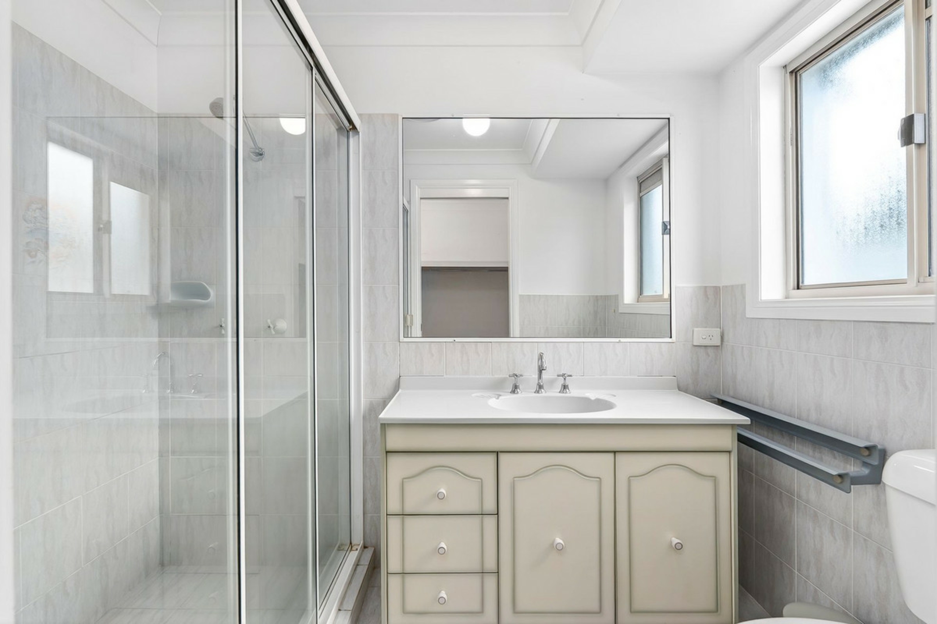 13 Hastings Cresent — photo 6 of 10