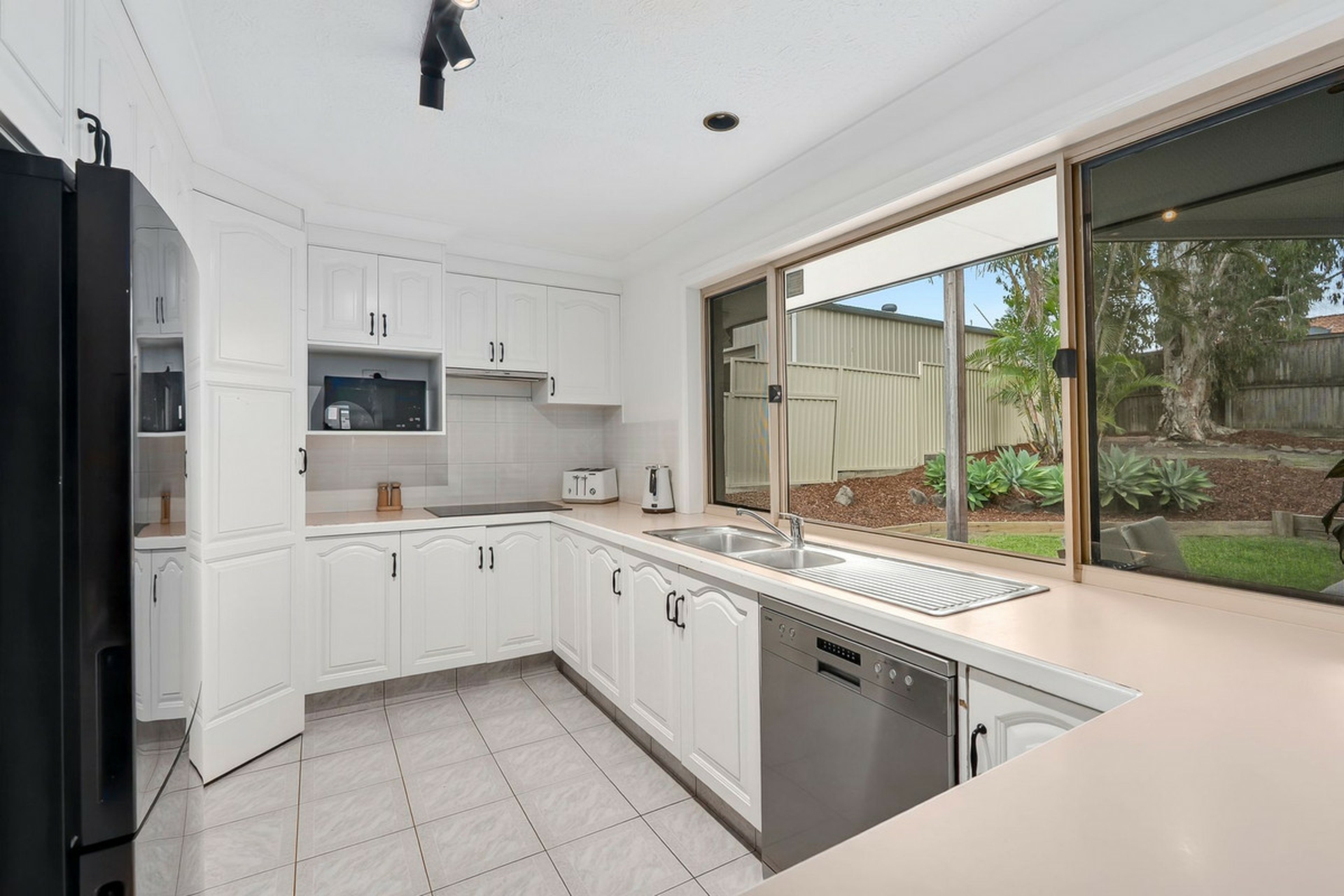 13 Hastings Cresent — photo 9 of 10